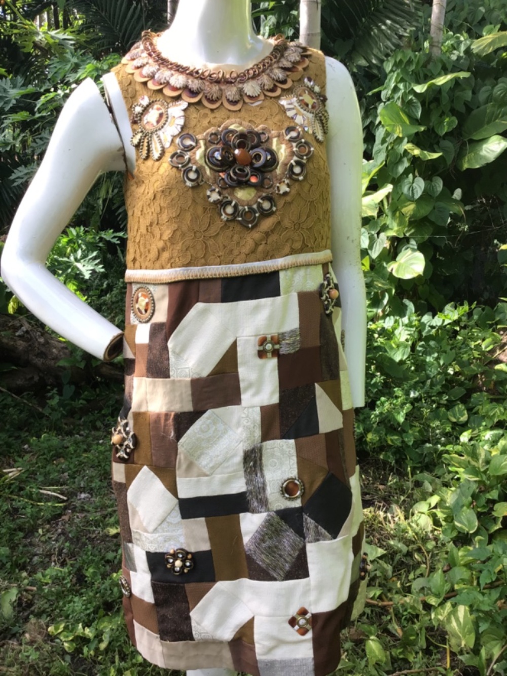 Vintage Chloe lace and beaded Dress with stunning design - Picture 2 of 11